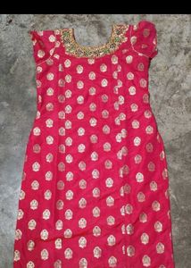 Elegant Pink Kurta with Golden Motifs