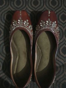 Embellished Jutti Flats size 39