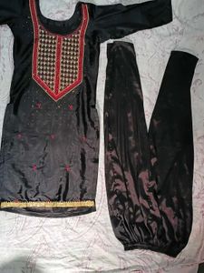 Elegant Black Kurta Set with Intricate Embroidery