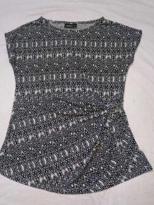 Stylish Black & White Geometric Print Top