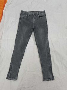 Stylish Grey Denim Jeans with Zipper Detail