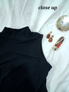 Sleeveless Black Mock Neck Top(negotiable)