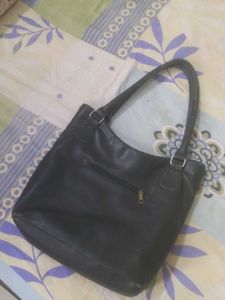 Chic Black Textured Handbag