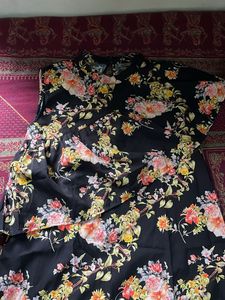 Chic Floral Print Black Top