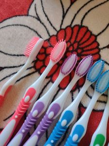 Pack of 8 Toothbrushes