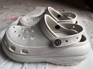 White Rubber Clogs – Crocs Style