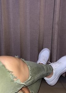 Freepople Skinny Jeans With Knee Rips