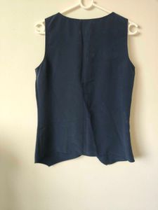 Chic Sleeveless Navy Blue Top