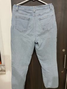 Light Wash Cropped Jeans | waist 32-33in