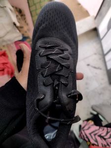 Red Tape Black Running Sneakers(40) Assemble shoes