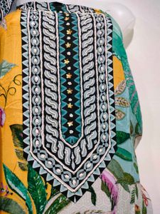 Embellished Kurta Set with Floral Print