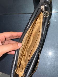 👜 Black Quilted Shoulder Bag – Stylish &amp; Elegant
