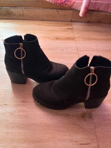 Chic Black Platform Ankle Boots