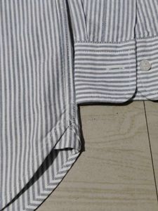 Uniqlo shirt blue strip size L