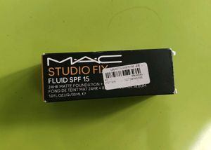 MAC Studio Fix Fluid SPF 15 Foundation