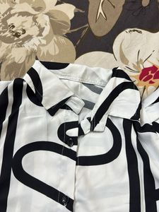 Stylish Black &amp; White Abstract Print Shirt