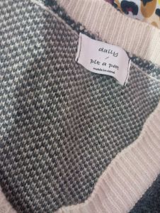 Argyle Pattern V-Neck Sweater