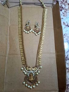 Traditional Gold Necklace with Earrings