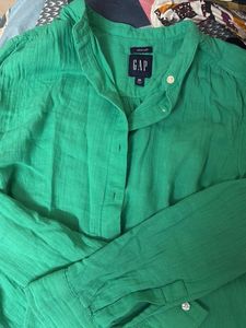 Vibrant Green Linen Crinkle Button-Up Top