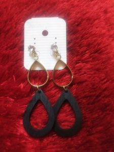 Light Weighted Stylish Earrings