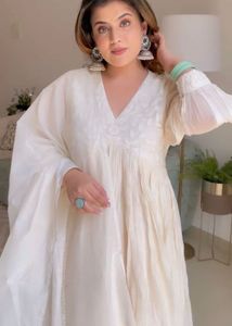 Elegant Off-White Chikankari Kurta Set