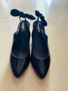 Elegant Black Slingback Heels with Bow Detail