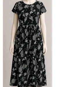 Chic black midi dress