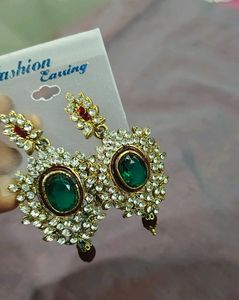 Emerald Stone Drop Earrings ♦️