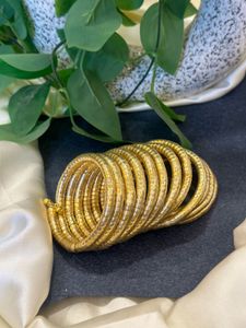 Vintage Gold Tone Spiral bangle set