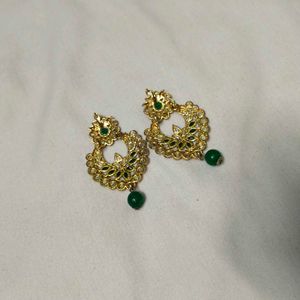 Elegant Gold &amp; Green Earrings