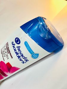 Head &amp; Shoulders Smooth &amp; Silky Shampoo