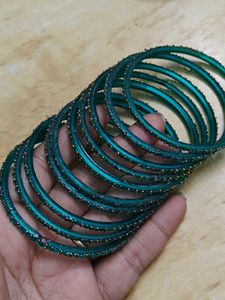 Stunning Teal &amp; Gold 10 glass Bangles