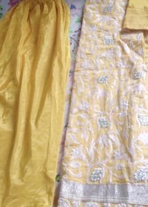 Elegant Yellow Embroidered Kurta Set🥰