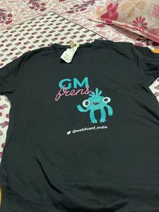 black tshirt bust 38