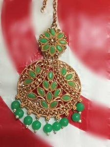 Elegant Green Kundan Jewellery Set
