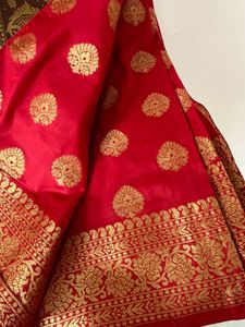 Elegant Brocade Saree with Paisley Motif