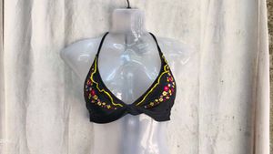 20410. Black floral brallete