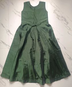 Elegant Green Ethnic Dress🥻