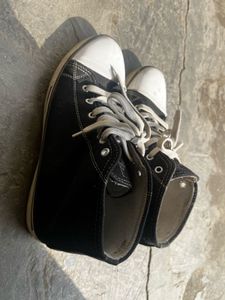 Unisex Shoes Good Conditions