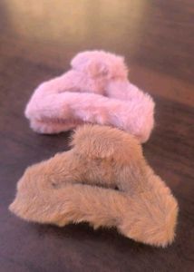 Get your choice new design clips.  3 pc