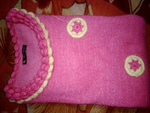 Baby Pink Woolen Kurti .ye Bilkul New H Bs Tag Ni H .ise Maine Sirf 20 Mint K Liye Pahna Tha Isliye Fit Kiya Bs.