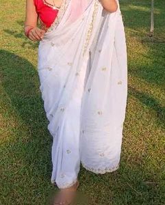 A white beautiful saare with Pinteresty look