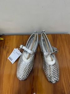 H&M MARY JANE SILVER PERFORATED BALLET PUMP