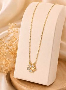 Delicate Flower Pendant Necklace