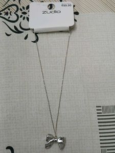 Zudio Silver Bow Necklace