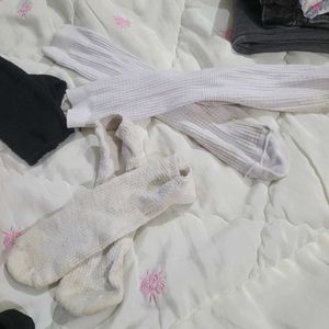 5 pair of socks ad two handkerchief, sneaker