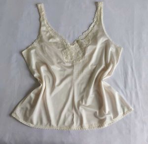 Vintage Lace Trim Cami Slip 🦢✨️