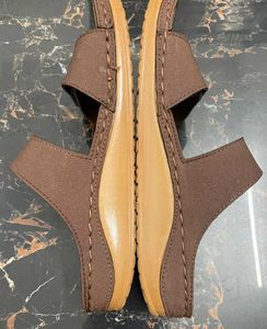 Soft comfy slippers used twice, minor top marks, g