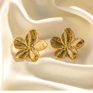 Elegant White Flower Earrings