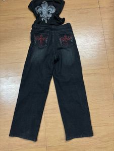 RHINESTONE CROSS EMBELLISHMED SAVANA JEANS